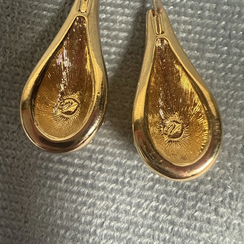 Swarovski Signed Swan Logo Pave Crystal Puffed Heart Leaf Necklace & Earring Set